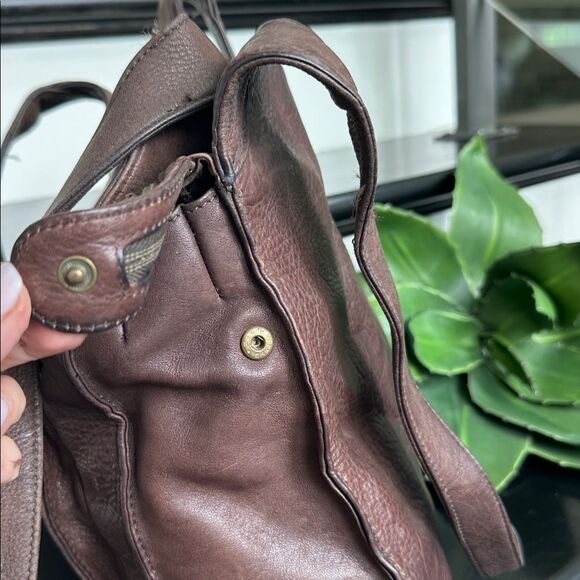 Fossil Genuine Leather Shoulder Bag Thick Luxurious Leather with Front Pocket - Picture 9 of 11